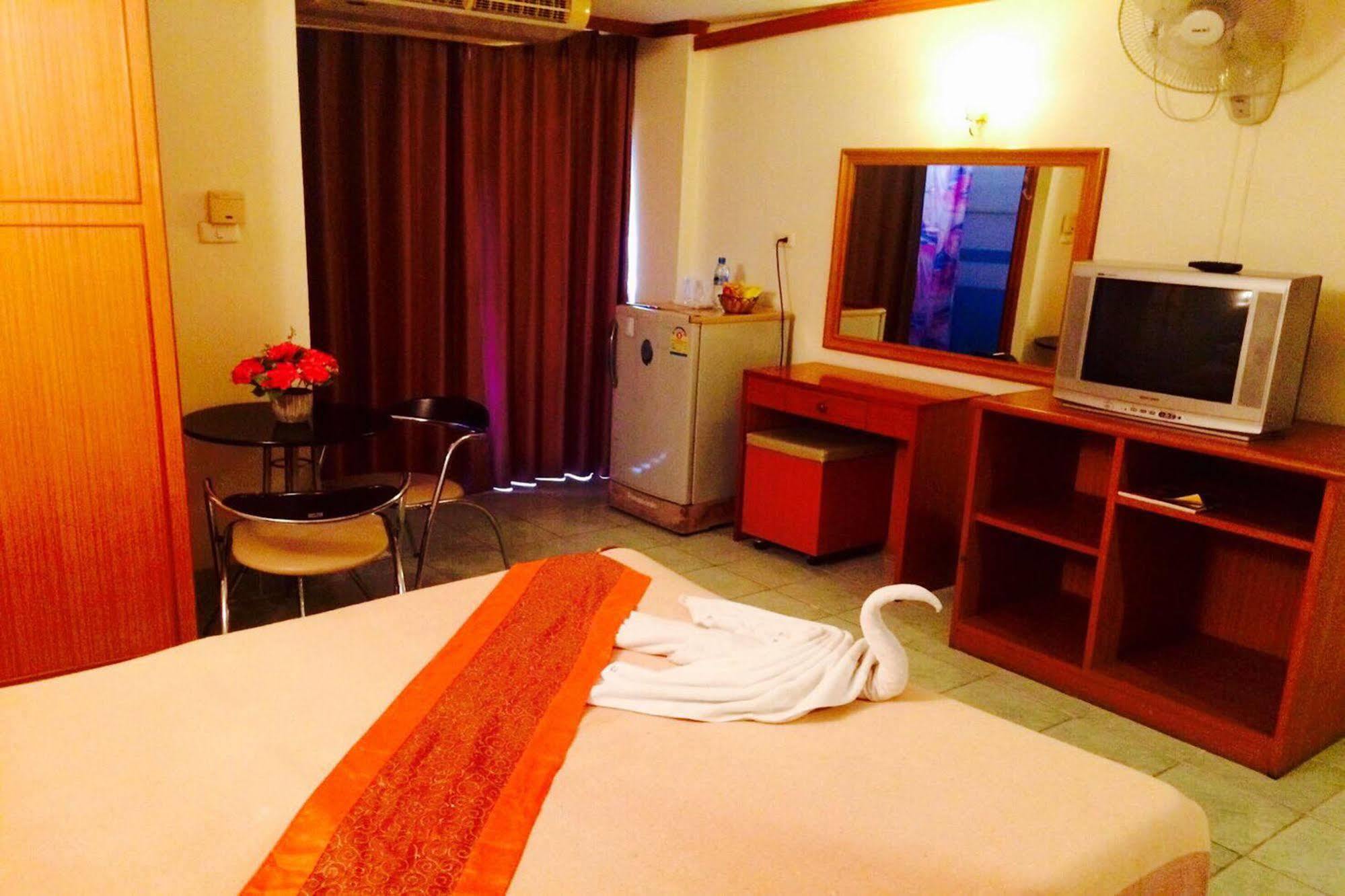 Shagwell Mansions Hotel Pattaya Buitenkant foto
