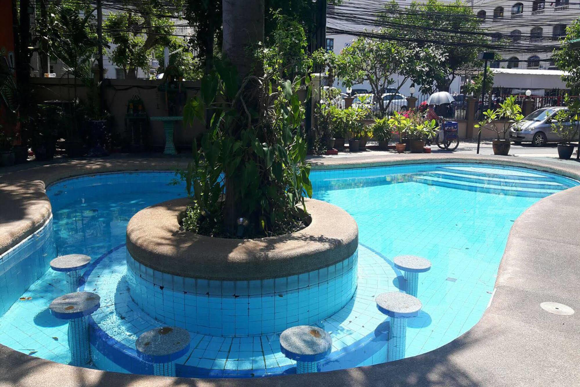 Shagwell Mansions Hotel Pattaya Buitenkant foto